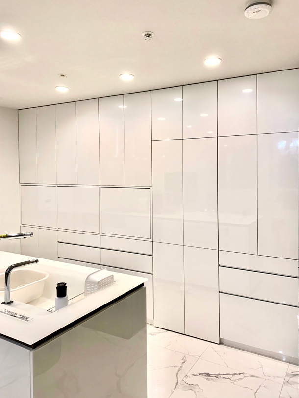 �ǖʎ��[�Ƌ�