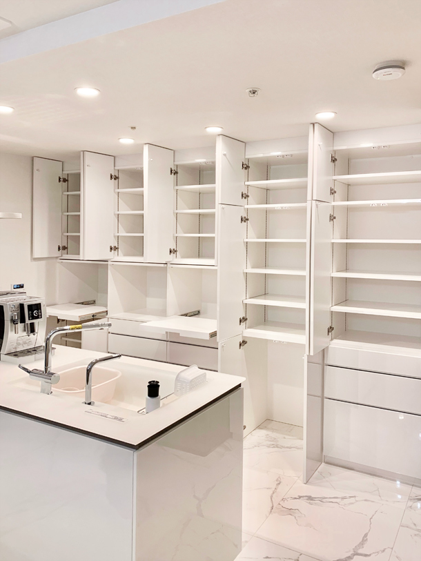 �ǖʎ��[�Ƌ�